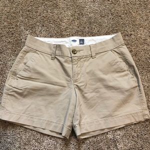 Old Navy 4” khaki shorts